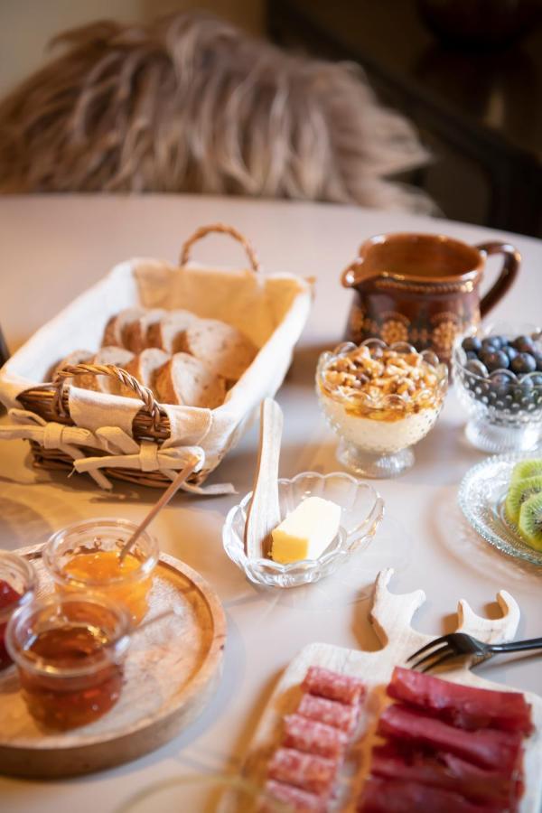 Casa Pasch - Boutique Bed And Breakfast In Cumpadials Sumvitg 외부 사진