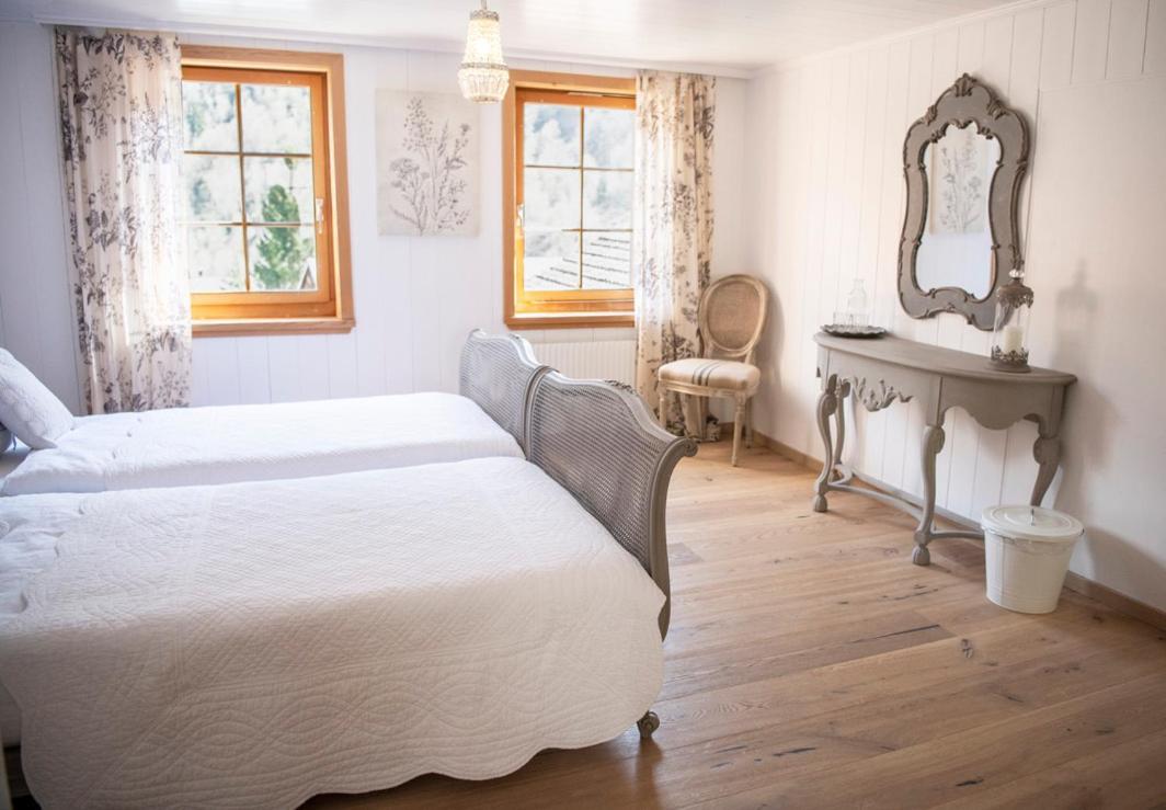 Casa Pasch - Boutique Bed And Breakfast In Cumpadials Sumvitg 외부 사진