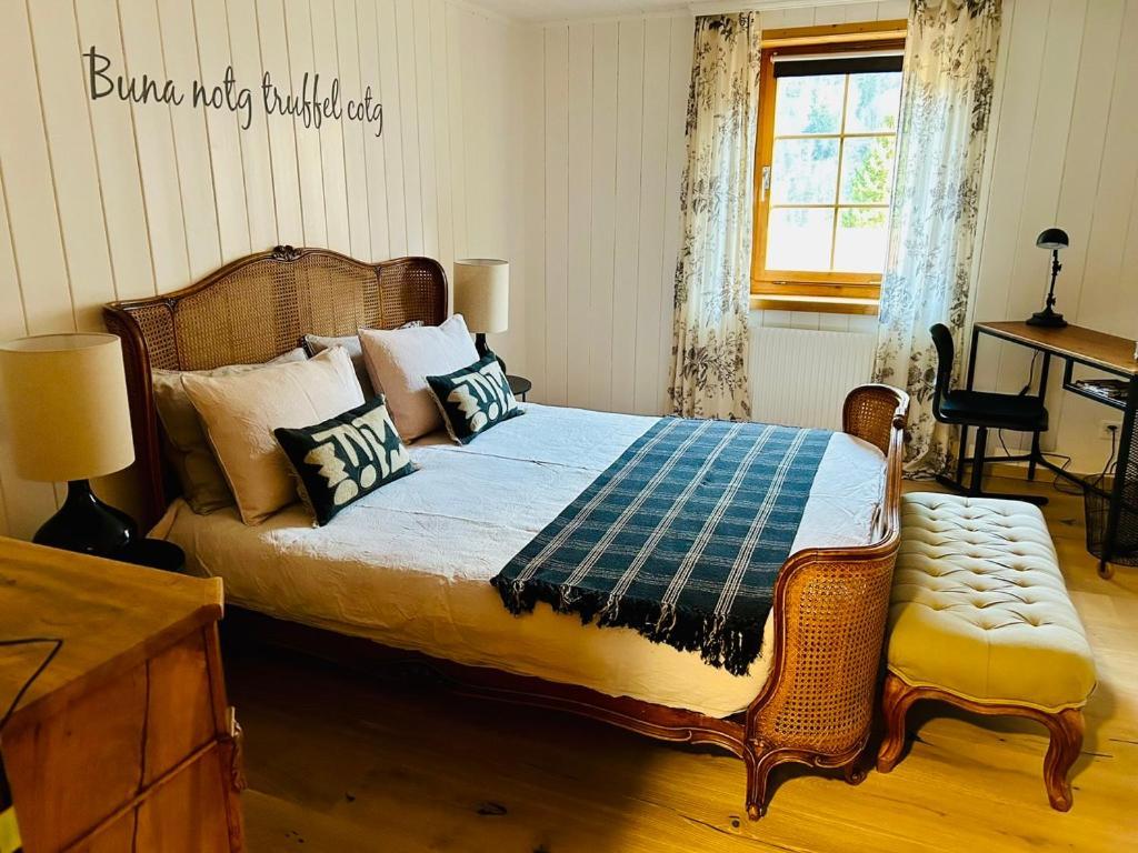 Casa Pasch - Boutique Bed And Breakfast In Cumpadials Sumvitg 외부 사진